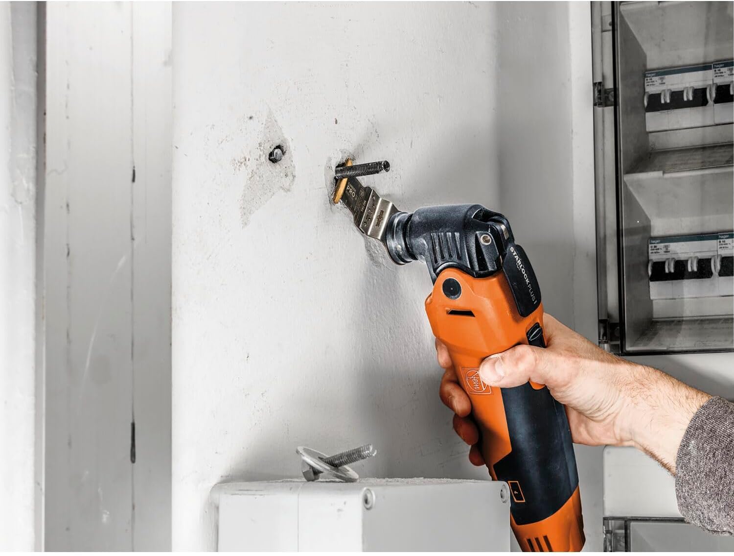 Multimaster MM 500 Plus Top EDITION – MultiTool für Ausbau/Renovierung, 62 Zubehör, Sägen/Schleifen/Schneiden/Fliesen trennen u.v.m.
