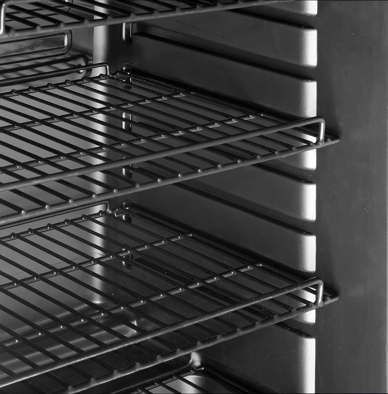 Getränkekühlschrank GSC4240B, 237 L, 110 W, 6 verstellbaren Einlegeböden, LED-Innenbeleuchtung, schwarz
