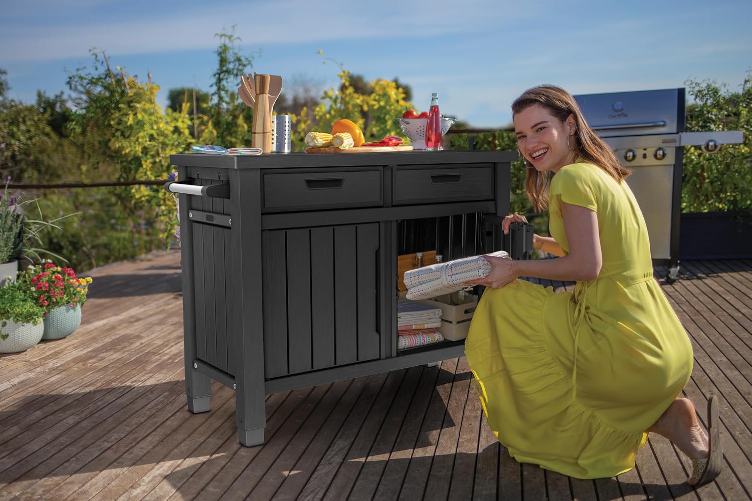 Grilltisch/Beistelltisch XXL – multifunktionaler Servicetisch mit großzügigem Stauraum – witterungsbeständig – Holzoptik