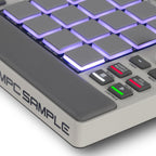 MPC Sample - Standalone Portable Sampler, Sequenzer und Effektprozessor mit Akku, USB-C, integriertem Lautsprecher und Mikrofon