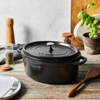 Cocotte, Gusseisen Bräter mit Deckel, 33 cm, 6,7 L, Oval, Alle Herdarten inkl Induktion, Schwarz