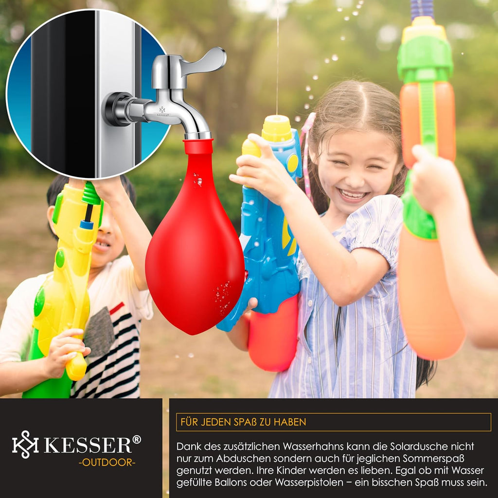 Solardusche 60L für Garten & Pool - Warmwasser ohne Strom, Regenduschkopf & Wasserhahn mit Gartenschlauch-Anschluss, inkl. Ablage und Schutzhaube