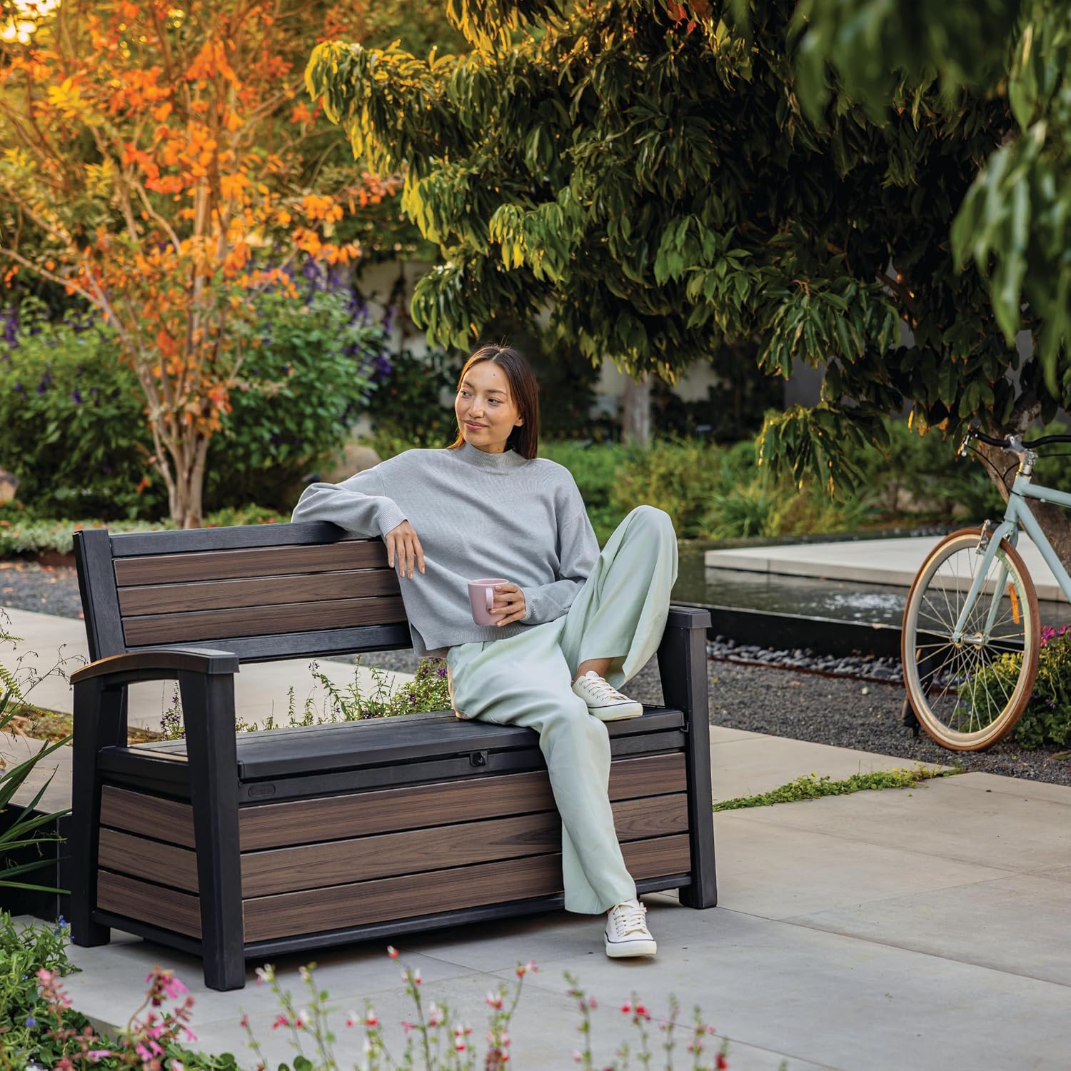 Signature Gartenbank 130x60x85 cm, wetterfeste Aufbewahrungsbank mit 227L Stauraum, 2-Sitzer, Holzdesign Rosewood