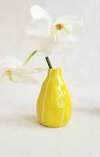 Kleine handgemachte Keramik Vase mit weißen Streifen, organische Tropfenform, 4 Zoll