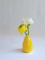 Kleine handgemachte Keramik Vase mit weißen Streifen, organische Tropfenform, 4 Zoll