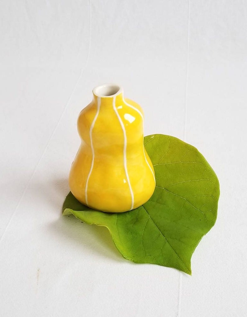 Handgefertigte Keramik Knospe Vase - Modernes Wohndekor, 10cm x 7cm x 6cm, Graues Geschenkgewebe