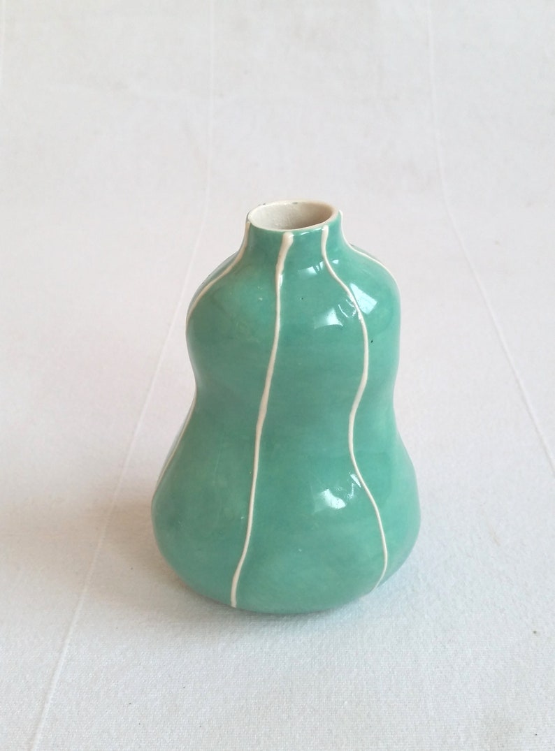 Handgefertigte Keramik Knospe Vase - Modernes Wohndekor, 10cm x 7cm x 6cm, Graues Geschenkgewebe