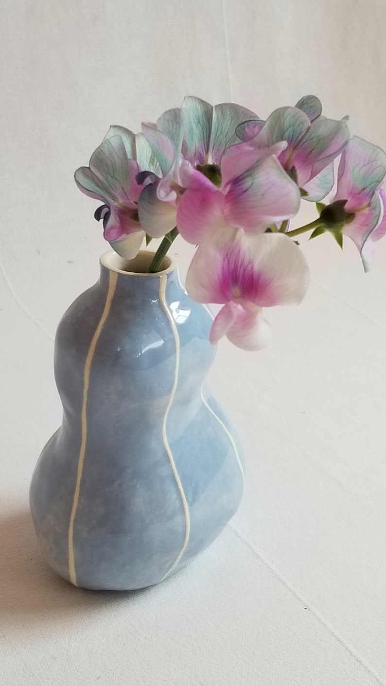 Handgefertigte Keramik Knospe Vase - Modernes Wohndekor, 10cm x 7cm x 6cm, Graues Geschenkgewebe