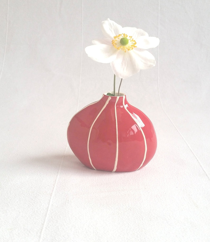 Handgefertigte Keramikvase mit weißen Streifen 8,25 cm Höhe Tischdeko
