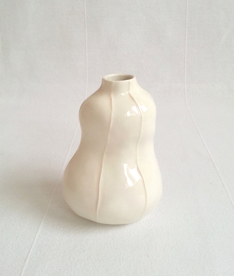 Handgefertigte Keramik Knospe Vase - Modernes Wohndekor, 10cm x 7cm x 6cm, Graues Geschenkgewebe