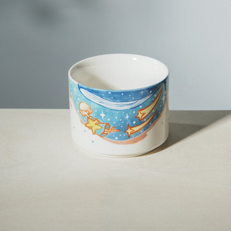 Handbemalte Kaffeetasse - Blau-Weiß Porzellan Espresso Tasse mit Wal-Motiv und Sternenhimmel - Nautische Tasse