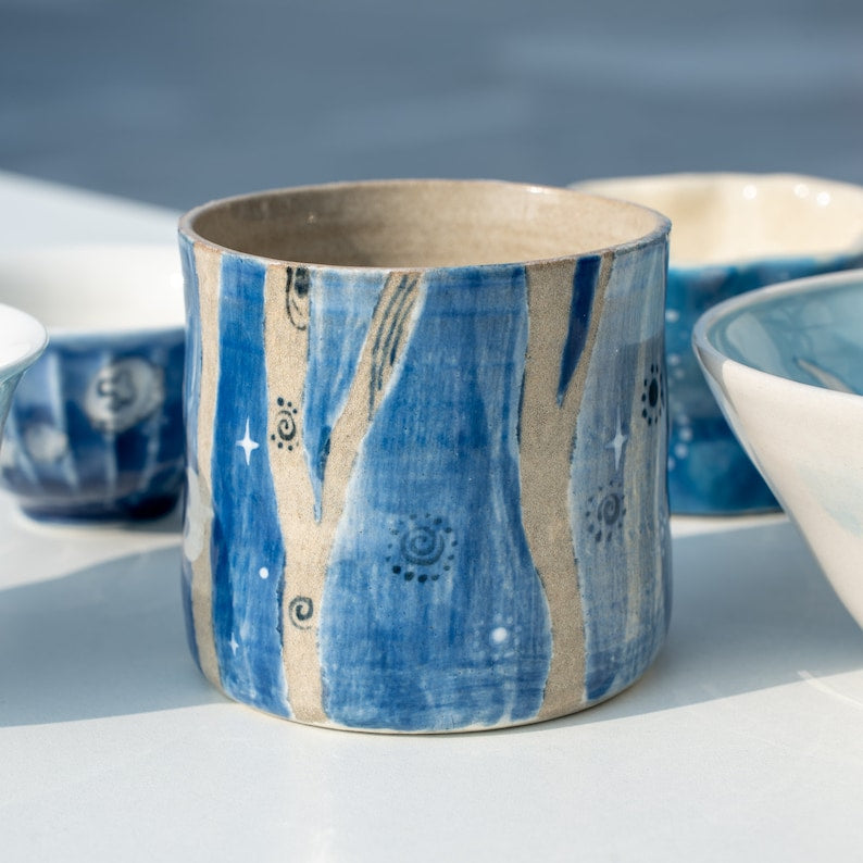 Keramik Kaffeetasse mit Wal und Mädchen im Märchen-Stil handgemachte Teetasse