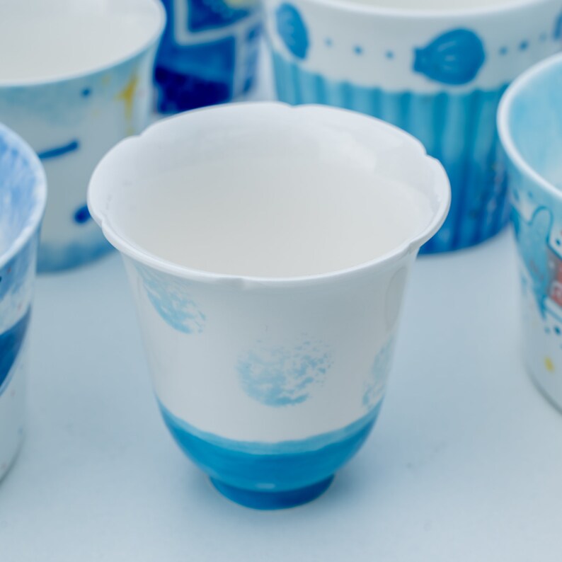 Niedliche Eisbär Winken Hand Teetasse Arktis Tier inspiriert Blume geformte Kante Keramik Kaffeetasse Schneeflocke Impression Espressotasse Wassertasse