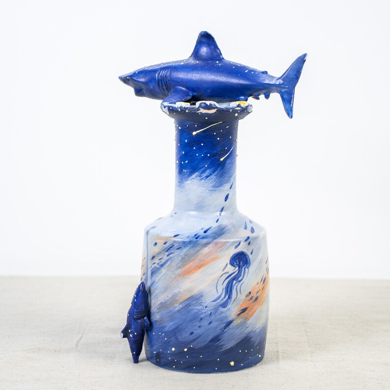 Handgefertigte Keramikvase mit Hai-Design und Sternenmotiv, 23 cm, Indoor-Blumenvase, Ozean-Dekoration