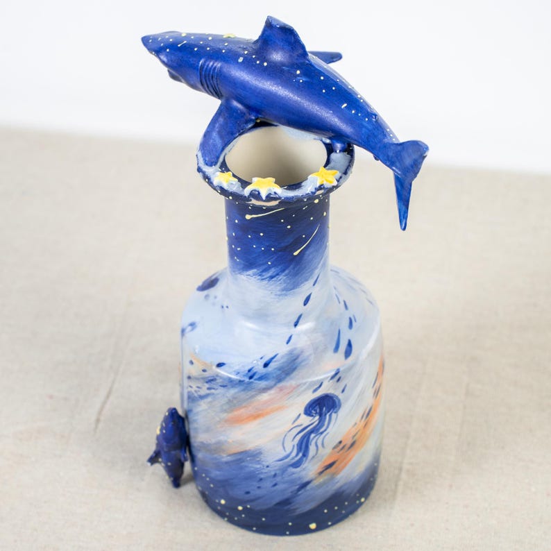 Handgefertigte Keramikvase mit Hai-Design und Sternenmotiv, 23 cm, Indoor-Blumenvase, Ozean-Dekoration