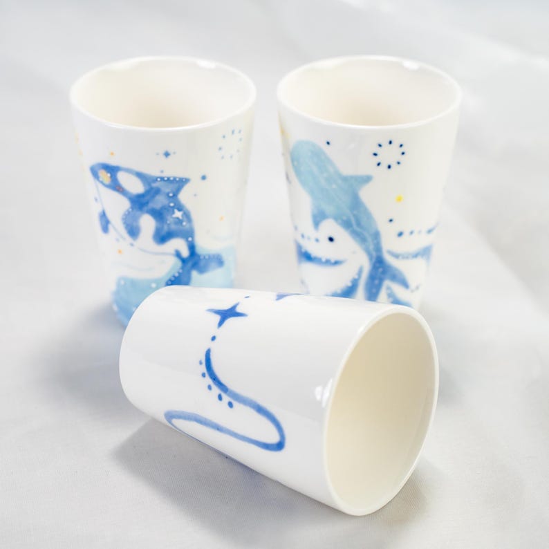 Handgemachte Keramiktasse-Set | Blau-weißes Wal Orca Sterne Design | Kinder Geschenk