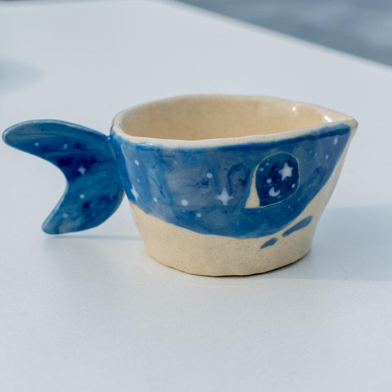 Handgefertigte Porzellan Espressotasse mit Walflossengriff – Einzigartige Ozean Tasse