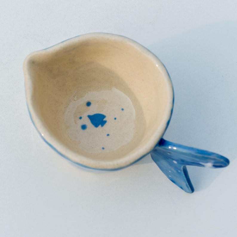 Handgefertigte Porzellan Espressotasse mit Walflossengriff – Einzigartige Ozean Tasse