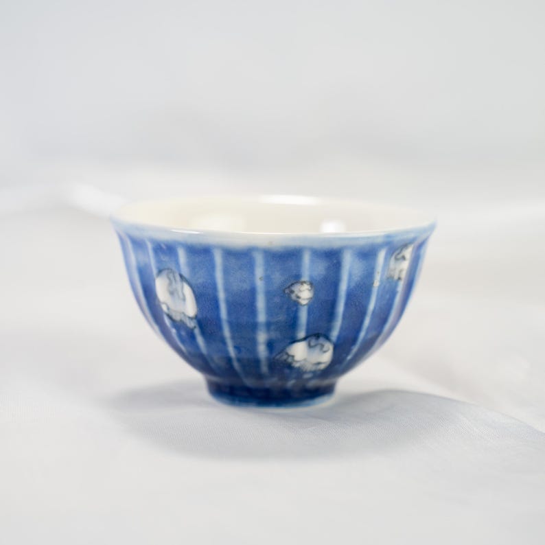 Handgemachte Keramik Teetasse Dreamy Ocean Blue Jellyfish Muster Weiß Gestreift Mini