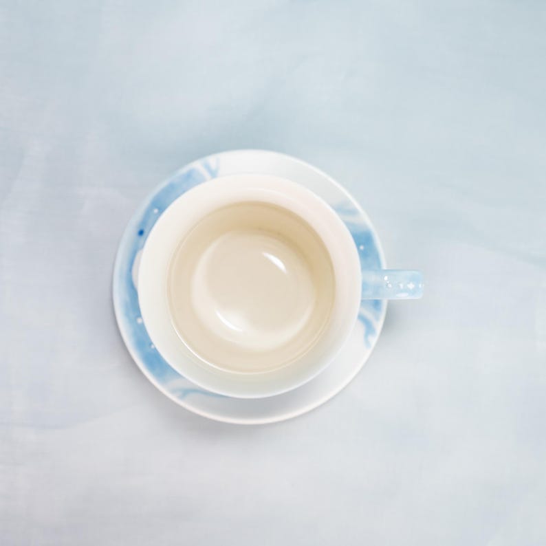 Handgefertigte Porzellan Tasse & Untertasse Set - Kawaii Weißwal Keramik Tasse mit Teller
