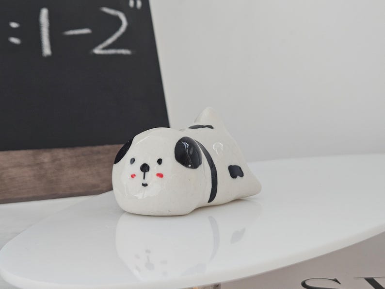 Handgemachte Keramik Hunde Figur, Schreibtisch Deko, 2,5-5 cm, Unikat