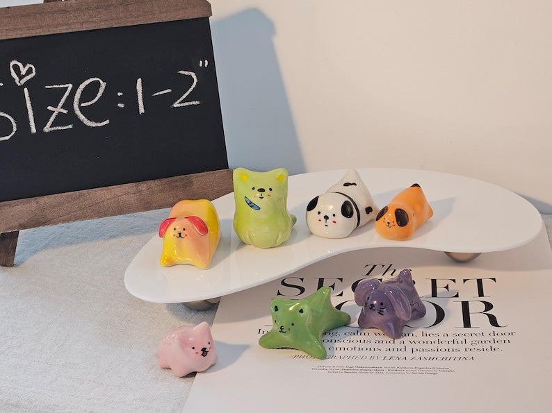 Handgemachte Keramik Hunde Figur, Schreibtisch Deko, 2,5-5 cm, Unikat