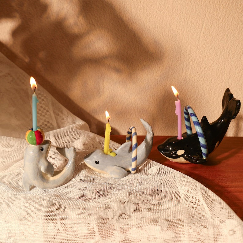 Handgefertigte Keramik Delfin und Wal Kuchen Topper Ozeandekoration Geburtstagsparty Kerzenhalter