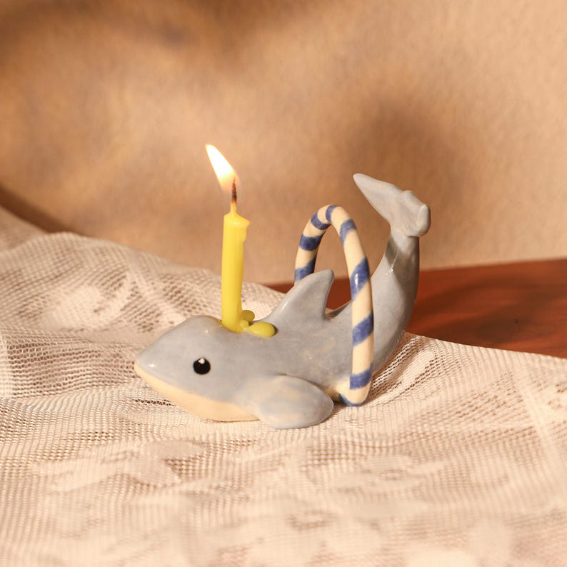 Handgefertigte Keramik Delfin und Wal Kuchen Topper Ozeandekoration Geburtstagsparty Kerzenhalter