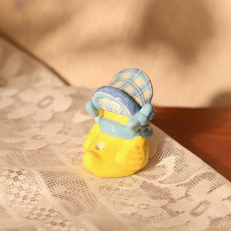 Kawaii Keramik Kerzenhalter Ente mit blauer Haube für Geburtstagsfeier Frühlingsdeko