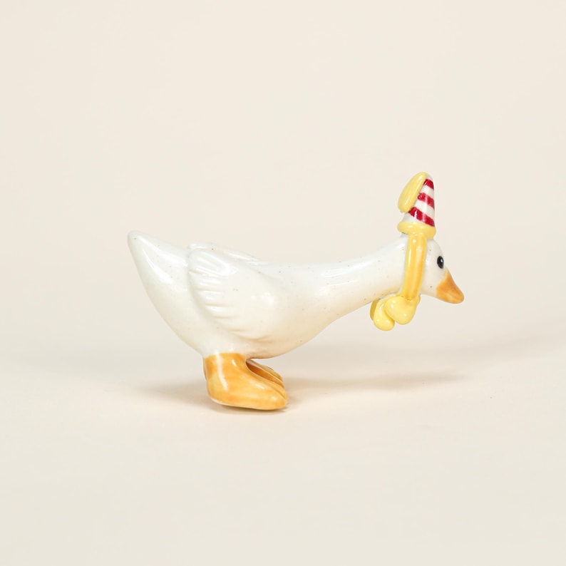 Handgefertigte Keramik Gans Kuchen Topper Partyhut Porzellan Figurine Geburtstag Kerzenhalter