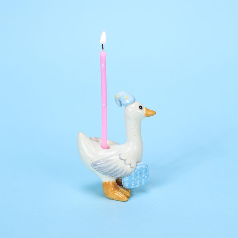 Handbemalte Keramik Gans Kuchendeckel mit blauer Schlafmütze, handgefertigte Porzellanfigur, Kerzenhalter