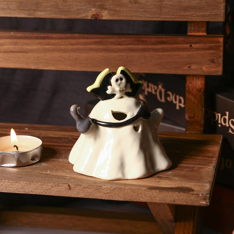 Piratengeist Keramik Dekor Figur Teelichthalter Weihrauch Brenner handgemachte niedliche Halloween Aromatherapie Diffusor Tischdekoration
