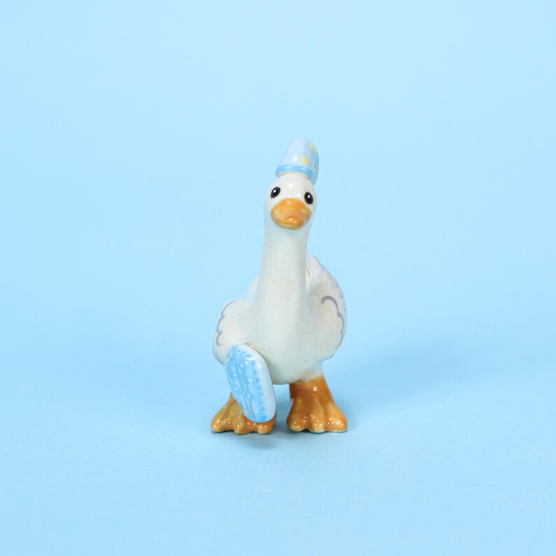 Handbemalte Keramik Gans Kuchendeckel mit blauer Schlafmütze, handgefertigte Porzellanfigur, Kerzenhalter