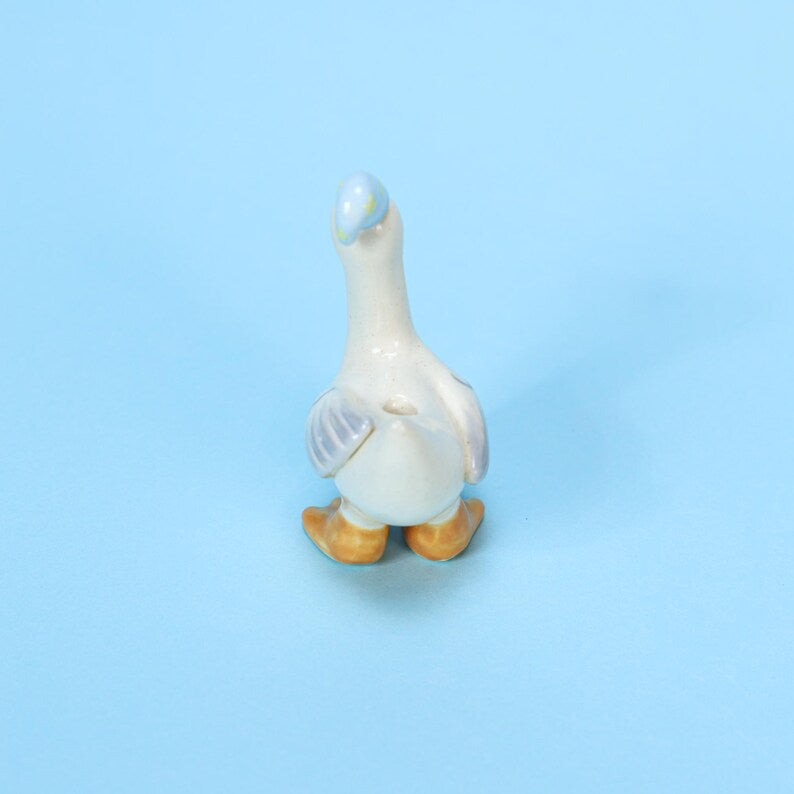 Handbemalte Keramik Gans Kuchendeckel mit blauer Schlafmütze, handgefertigte Porzellanfigur, Kerzenhalter