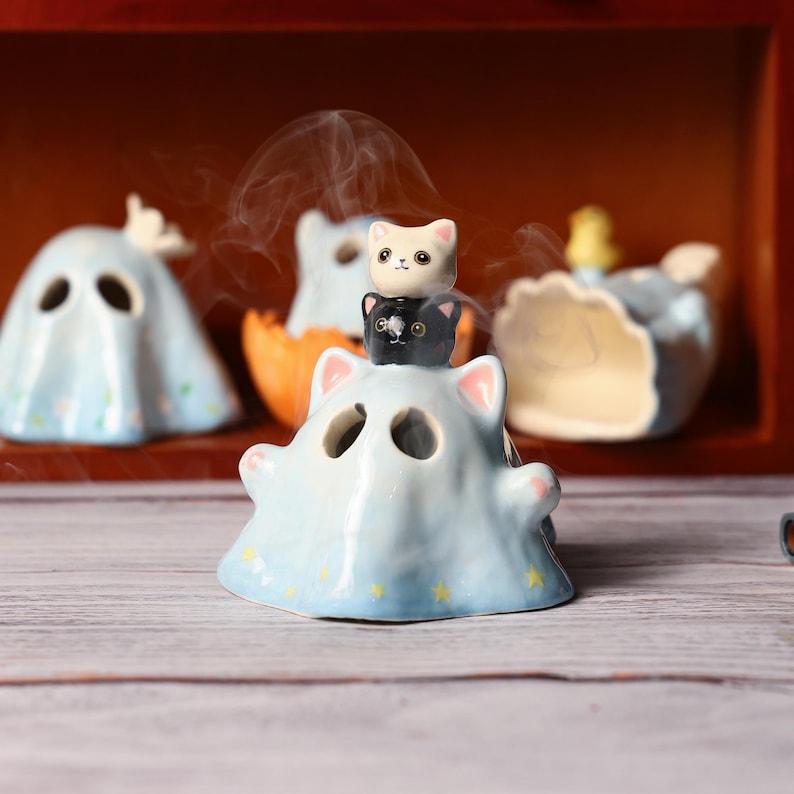 Handbemalter blauer Keramik-Geist-Hut Halloween-Dekoration handgemachtes Geschenk Räucherstäbchenhalter Katzenleuchten Kerzenhalter