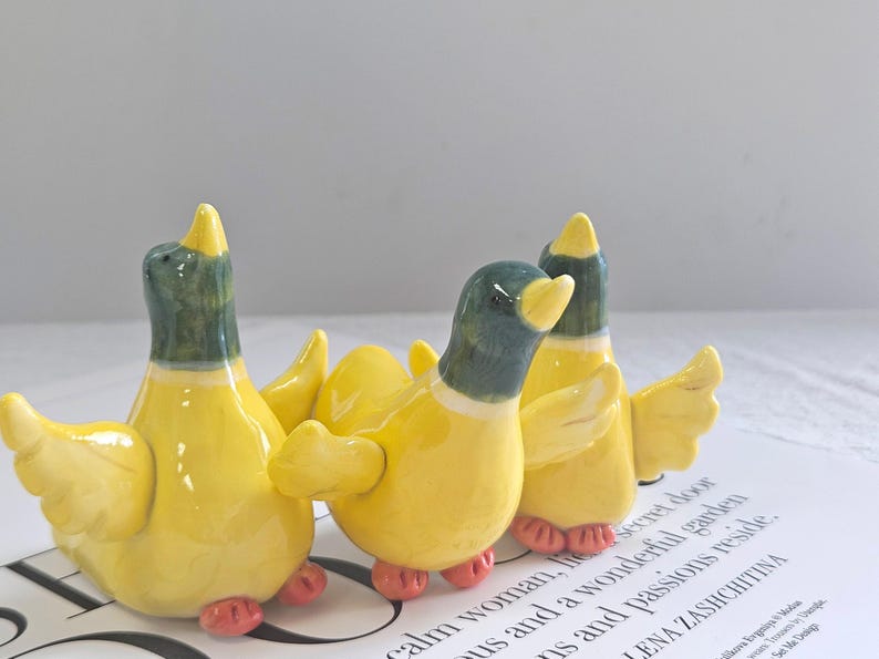 Handgefertigte Keramik Ente Figur – Einzigartige Kaminsims Dekoration (2-5 cm)