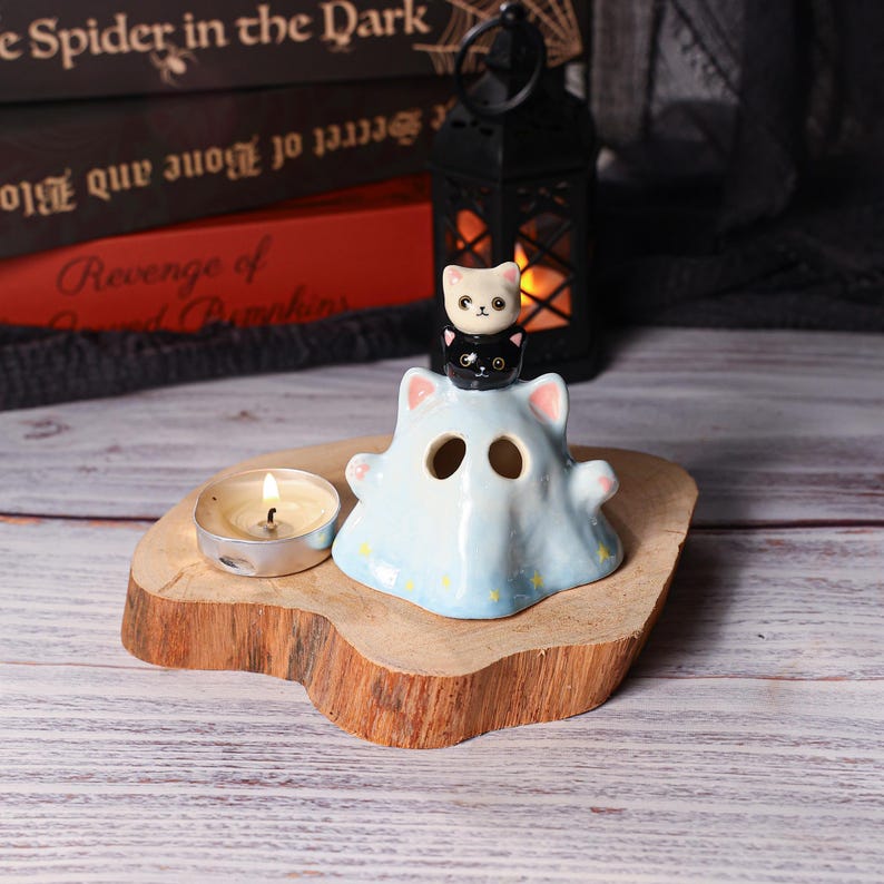 Handbemalter Keramik Gruseliger Katzenfigur Kerzenhalter Niedliche weiße und schwarze Kätzchen Halloween Geschenk