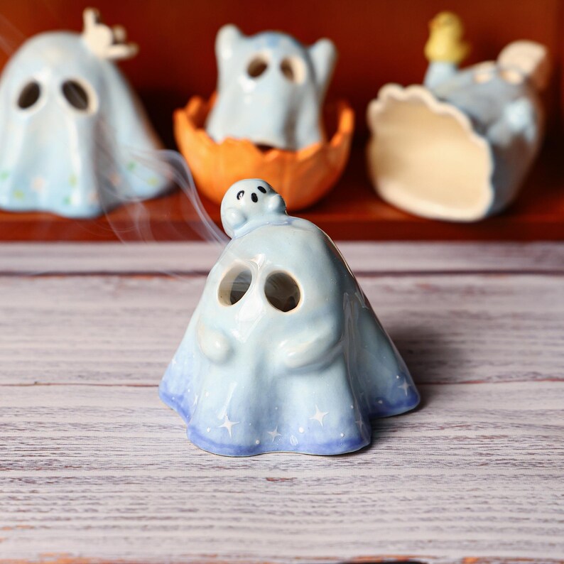 Handbemalter blauer Keramik-Geist-Hut Halloween-Dekoration handgemachtes Geschenk Räucherstäbchenhalter Katzenleuchten Kerzenhalter