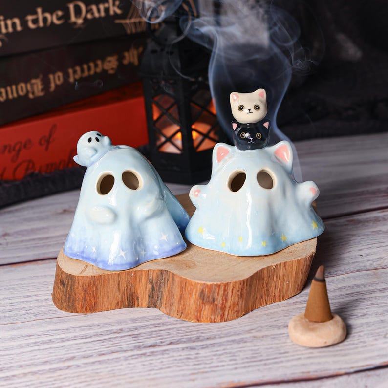 Handbemalter blauer Keramik-Geist-Hut Halloween-Dekoration handgemachtes Geschenk Räucherstäbchenhalter Katzenleuchten Kerzenhalter