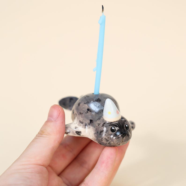 Grauer Robbe Kerzenhalter Keramik Handbemalt Party Hut Tier Geburtstag Feier Kuchen Topper Dekoration