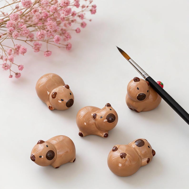Handgemachter Keramik Capybara Stiftehalter, Essstäbchen Halter, Schreibtisch Organizer, Capybara Figur, Rosa oder Dunkelbraun