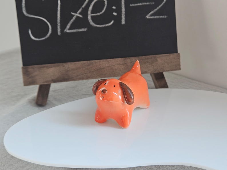 Handgemachte Keramik Hunde Figur, Schreibtisch Deko, 2,5-5 cm, Unikat