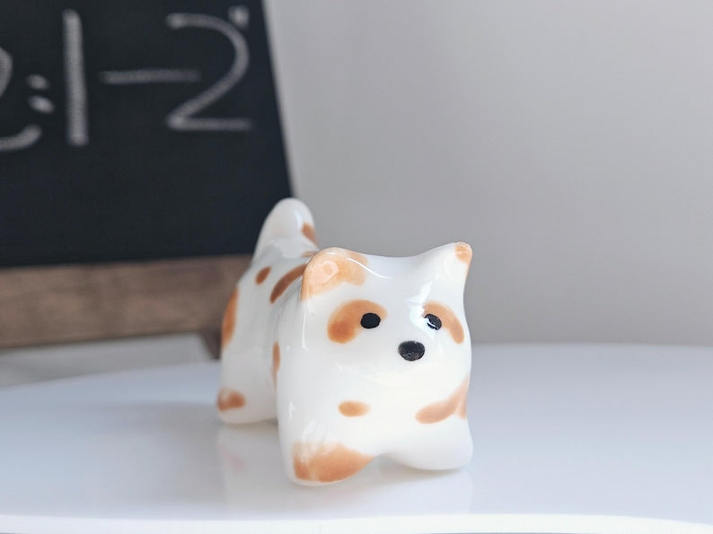 Handgemachte Keramik Hunde Figur, Schreibtisch Deko, 2,5-5 cm, Unikat