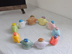 Keramik-Figurine Little Kerl mit Hut - Handgefertigt, 1-2 Zoll, Schreibtisch Dekor