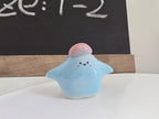 Keramik-Figurine Little Kerl mit Hut - Handgefertigt, 1-2 Zoll, Schreibtisch Dekor