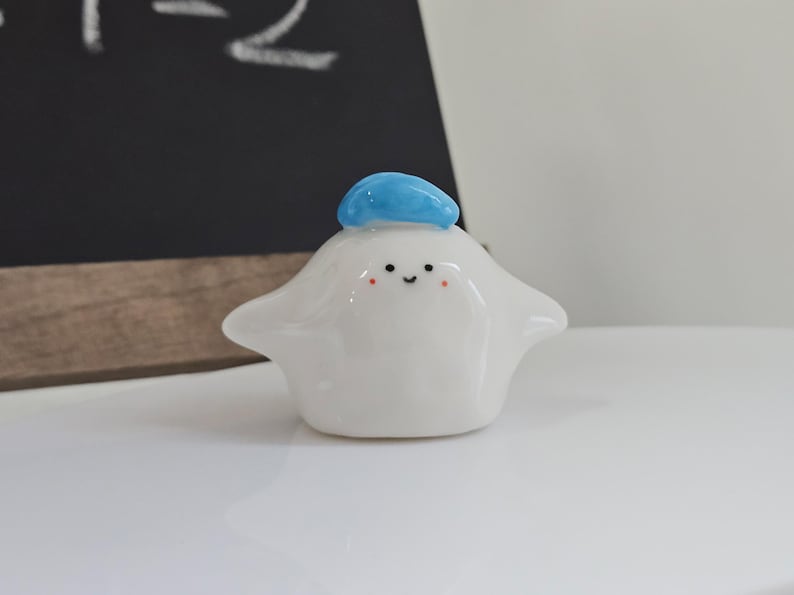 Keramik-Figurine Little Kerl mit Hut - Handgefertigt, 1-2 Zoll, Schreibtisch Dekor