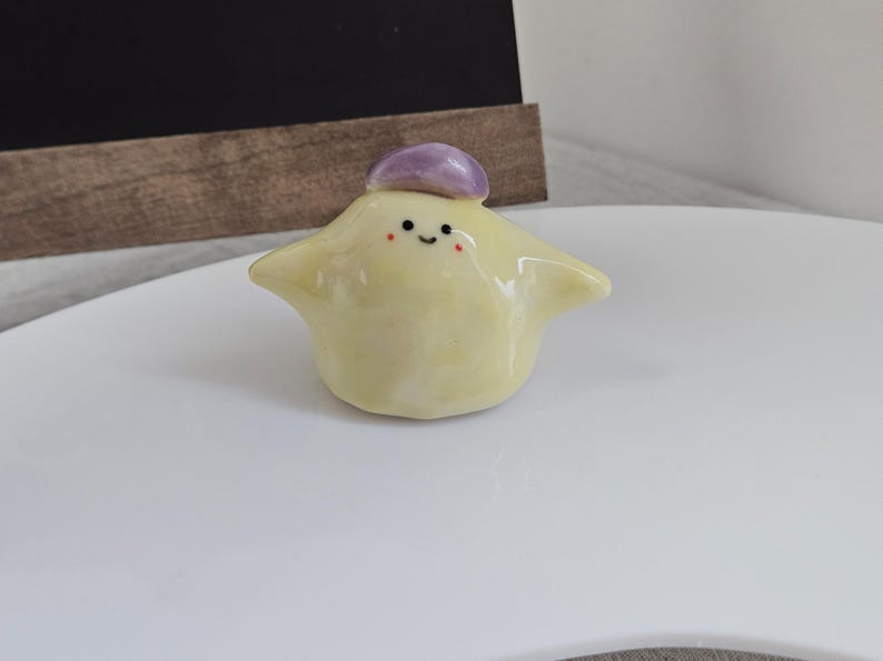 Keramik-Figurine Little Kerl mit Hut - Handgefertigt, 1-2 Zoll, Schreibtisch Dekor