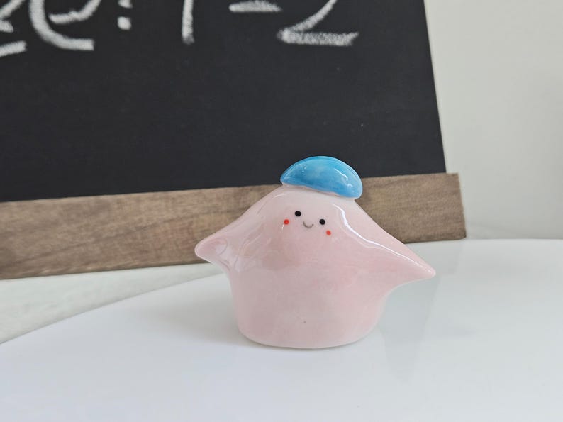 Keramik-Figurine Little Kerl mit Hut - Handgefertigt, 1-2 Zoll, Schreibtisch Dekor