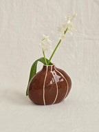 Handgefertigte Keramikvase mit weißen Streifen 8,25 cm Höhe Tischdeko