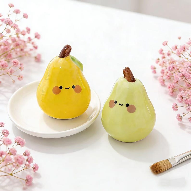 Keramik-Birnenfigur - Kawaii lächelnder Obst-Schreibtisch-Buddy, minimalistisches Zen-Dekor